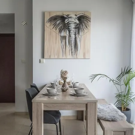Higuests - Artistic Waterfront Apt, Perfect For Beach Lovers Dubai Buitenkant foto